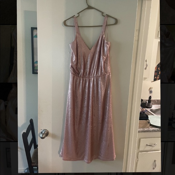 Dress the Population Dresses & Skirts - NWOT Dress the Population dress “Cameron” light pink sequin